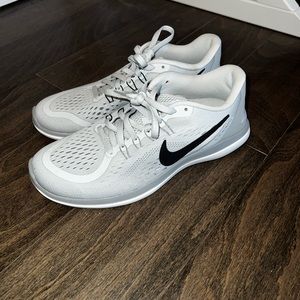 Women’s Nike Sneakers Size 8.5